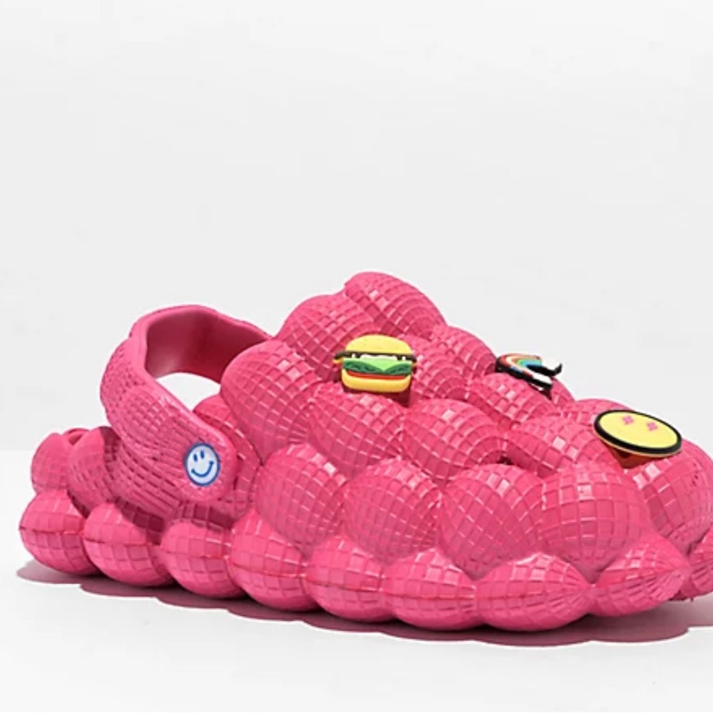 Trillium Bumble Fuchsia Slippers